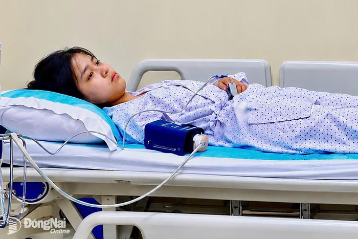 Thùy My đang giành giật sự sống hàng ngày trên giường bệnh. Ảnh: Thu Hiền 