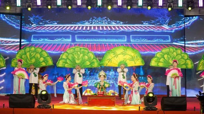  Diễn xướng hát văn Cô đôi bồng lai. Ảnh: H.V 