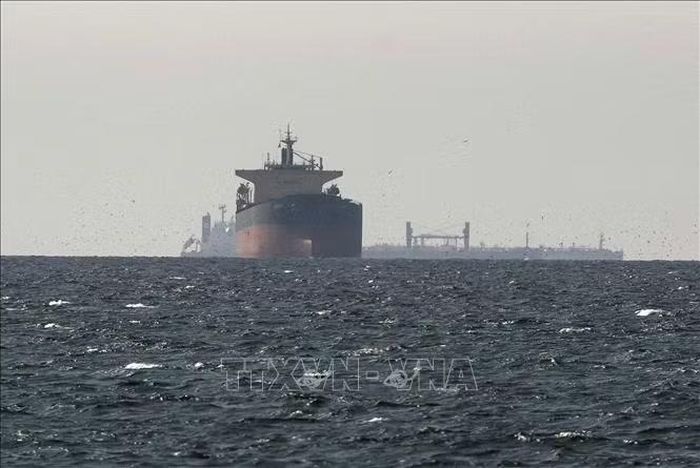  Tàu thương mại tại eo biển Hormuz, ngày 20-6-2026. Ảnh: THX/TTXVN 