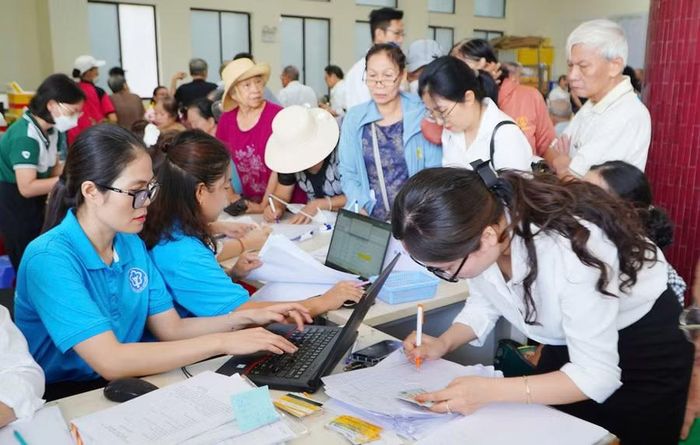 Đủ tuổi nghỉ hưu nhưng chưa đủ 15 năm đóng BHXH, người lao động vẫn có thể nhận trợ cấp hằng tháng nếu đáp ứng các điều kiện theo quy định. Ảnh: Phương Vi