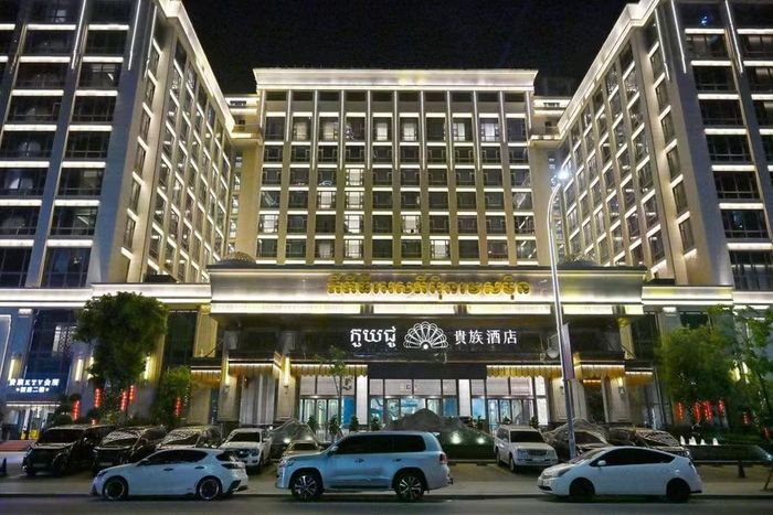  Khách sạn kiêm sòng bạc Palace Hotel and Casino tại Sihanoukville, trước đây có tên là Jinbei Palace Hotel và được điều hành bởi Prince Group. Ảnh: AFP 