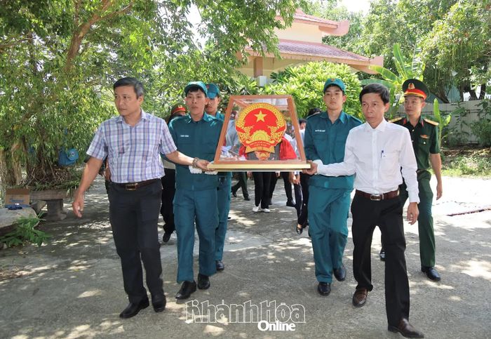 Nghi thức đưa hài cốt liệt sĩ từ Khu tưởng niệm liệt sĩ Căn cứ địa cách mạng Đồng Bò đến Nghĩa trang Liệt sĩ Hòn Dung.