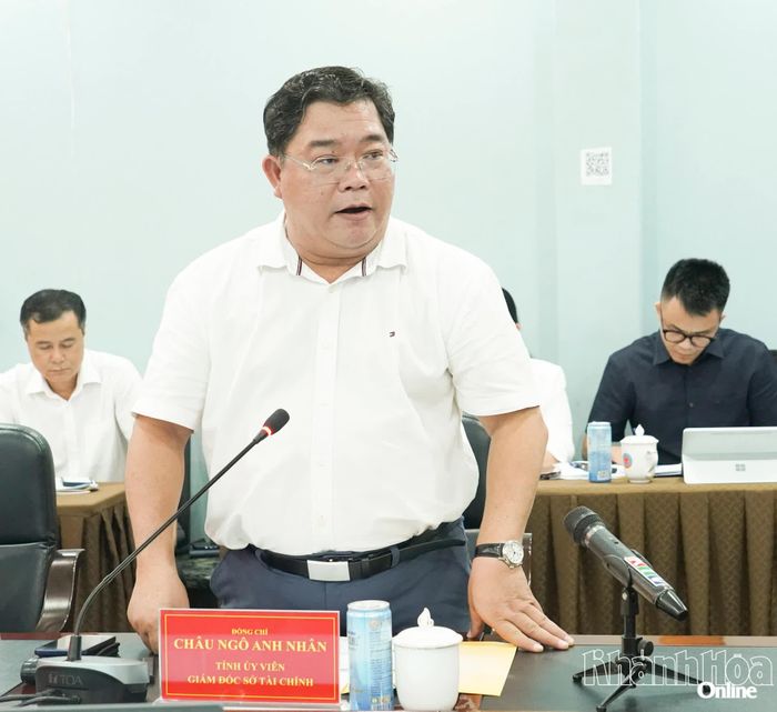 Ông Châu Ngô Anh Nhân - Giám đốc Sở Tài chính báo cáo tại buổi làm việc.
