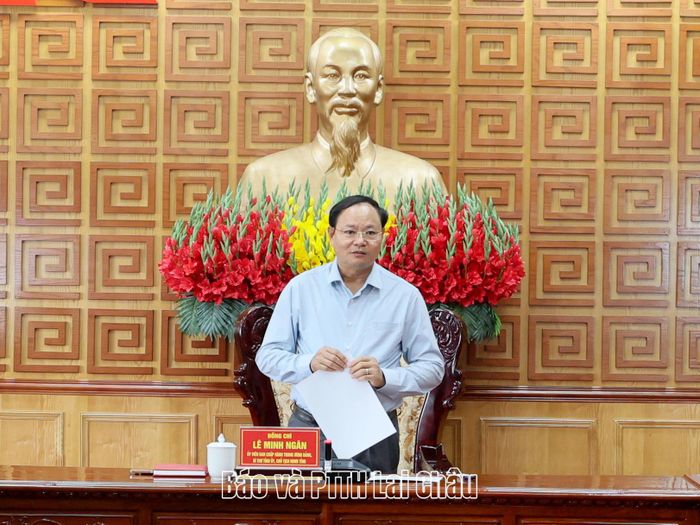 Đồng chí Lê Minh Ngân - Bí thư Tỉnh uỷ, Chủ tịch HĐND tỉnh phát biểu kết luận buổi làm việc. 
