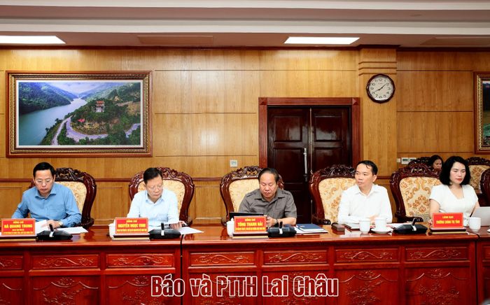 Các đại biểu dự buổi làm việc. 