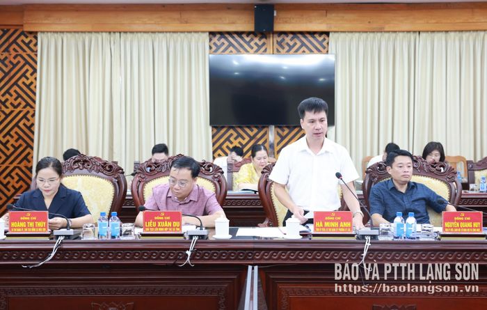 Lãnh đạo phường Kỳ Lừa báo cáo kết quả triển khai phát triển nông nghiệp trên địa bàn