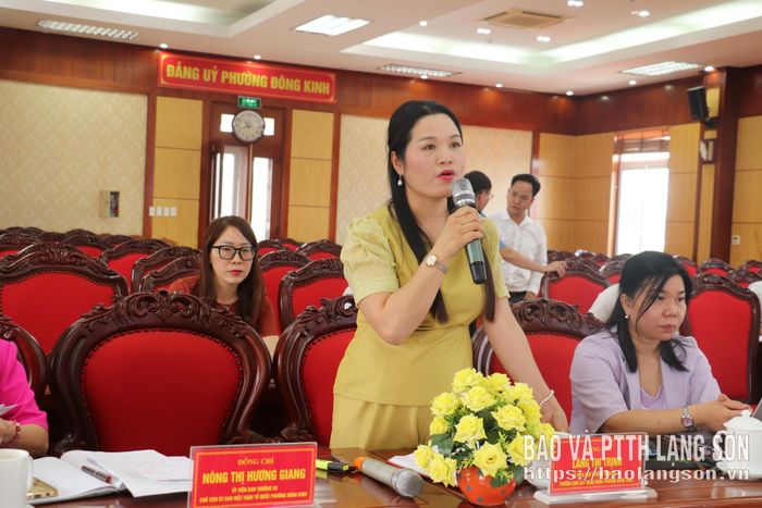 Lãnh đạo Ban Xây dựng Đảng phường Đông Kinh nêu ý kiến tại hội nghị