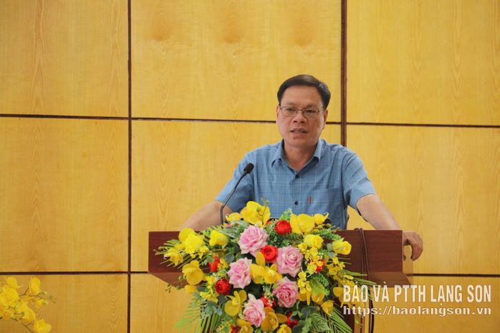Lãnh đạo UBND phường Đông Kinh phát biểu tại hội nghị