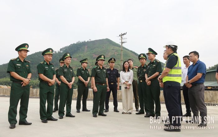 Đoàn khảo sát tại Bãi xe HTT