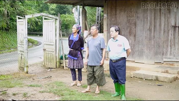 Dù tuổi đã cao, vợ chồng ông Sùng A Chinh vẫn chăm chỉ lao động, phát triển kinh tế gia đình.