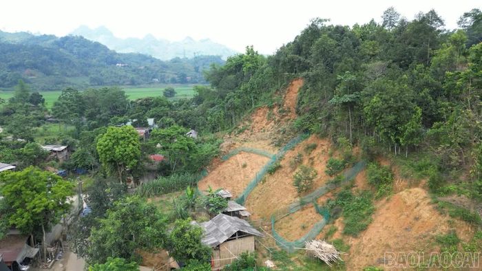 Một điểm có nguy cơ sạt lở cao tại xã Thượng Hà.