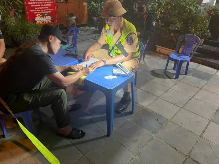 Tổng mức tiền phạt đối với lái xe và chủ phương tiện là 97,5 triệu đồng.