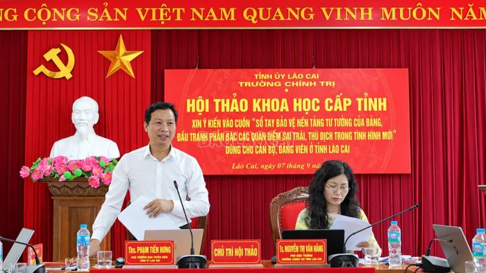 Thạc sĩ Phạm Tiến Hưng - Phó Trưởng Ban Tuyên giáo Tỉnh ủy và Tiến sĩ Nguyễn Thị Vân Hằng - Phó Hiệu trưởng Trường Chính trị tỉnh đồng chủ trì hội thảo.