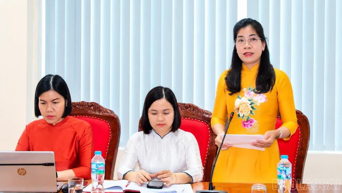 Các đại biểu trình bày tham luận, đóng góp ý kiến vào dự thảo sổ tay.