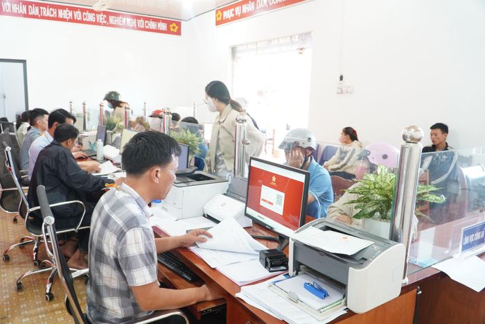 Cán bộ xã Nam Đà chú trọng sử dụng thành thạo các ứng dụng công nghệ về dịch vụ công trực tuyến trong phục vụ người dân