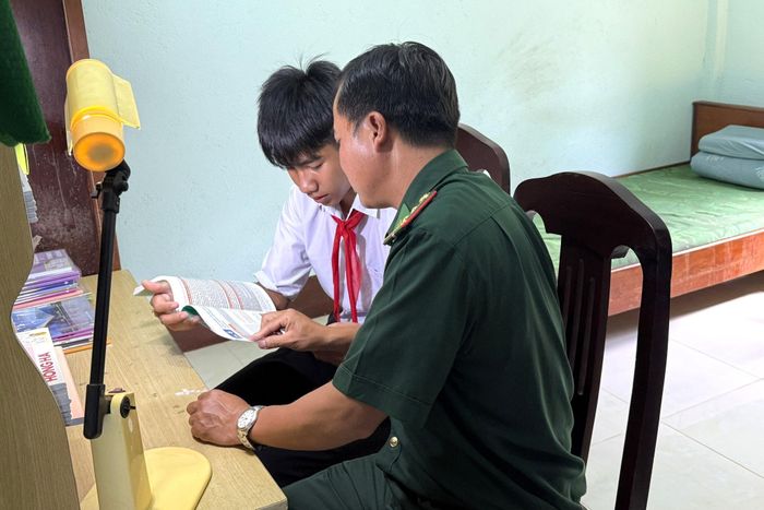 Bố Phùng Đức Phong dành nhiều thời gian chăm sóc, dạy bảo, giúp Dũng hình thành nền nếp trong học tập.