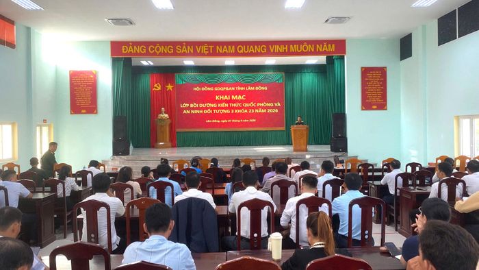 Quang cảnh khai mạc lớp bồi dưỡng kiến thức quốc phòng và an ninh đối tượng 3, khóa 23 năm 2026