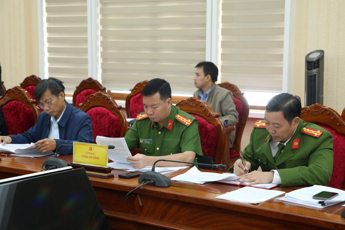 Các đại biểu tham dự cuộc họp