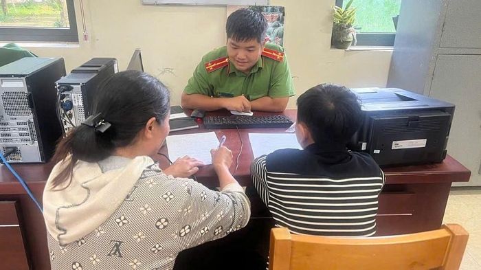 Công an xã Đam Rông 2 tuyên truyền pháp luật về giao thông cho phụ huynh và học sinh