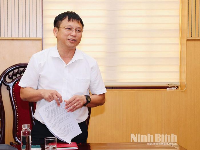 Lãnh đạo xã Giao Thuỷ phát biểu tại hội nghị.