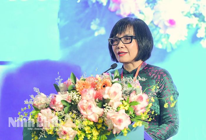 Đồng chí Thứ trưởng Bộ Tư pháp Đặng Hoàng Oanh phát biểu khai mạc Phiên họp.