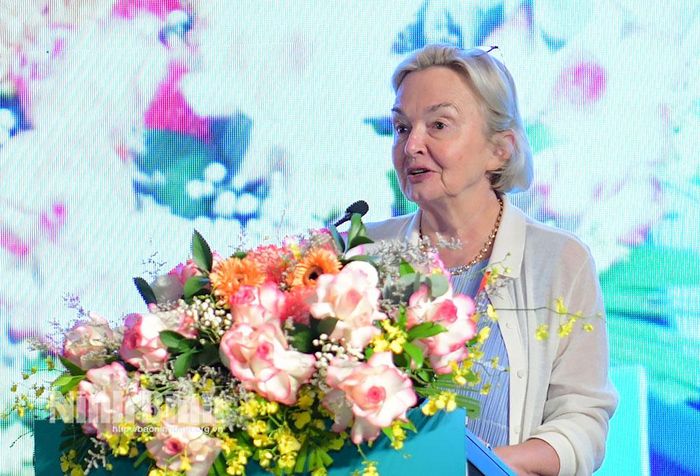 Bà Anna Joubin-Bret, Tổng Thư ký UNCITRAL phát biểu tại Phiên họp.
