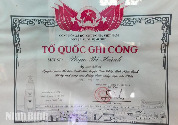 Bằng Tổ quốc ghi công liệt sĩ Phạm Bá Hoành.