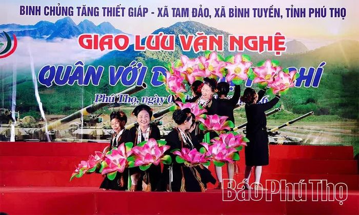 Tiết mục ấn tượng của đồng bào dân tộc Sán Dìu giao lưu tại chương trình "Thắm tình quân dân".