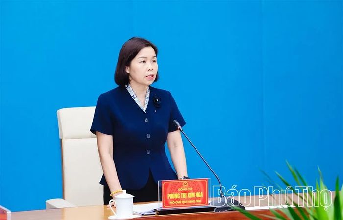 Đồng chí Phó Chủ tịch UBND tỉnh Phùng Thị Kim Nga chủ trì hội nghị.