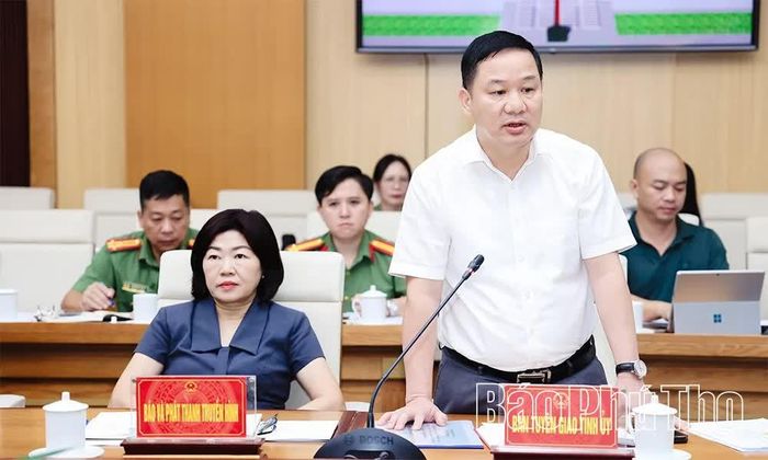 Lãnh đạo Ban Tuyên giáo Tỉnh ủy phát biểu về công tác định hướng tuyên truyền.