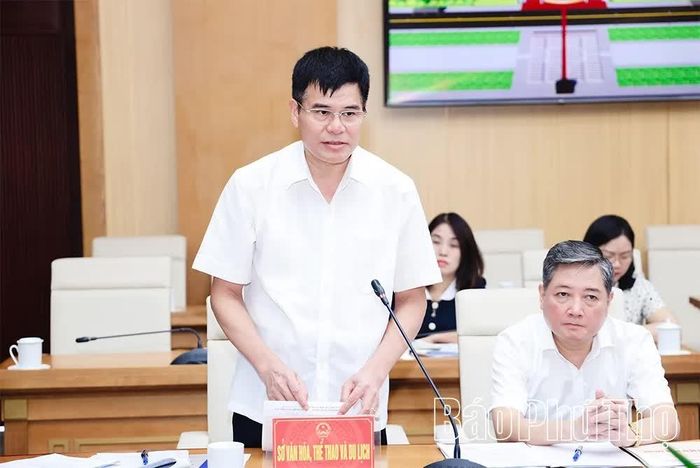 Đồng chí Giám đốc Sở Văn hóa, Thể thao và Du lịch Dương Hoàng Hương đóng góp ý kiến về kế hoạch triển khai.