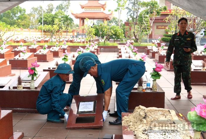 Quá trình thực hiện các khâu từ khai quật đến số hóa dữ liệu đều bảo đảm chặt chẽ, chính xác, an toàn và trang nghiêm - Ảnh: H.Tr