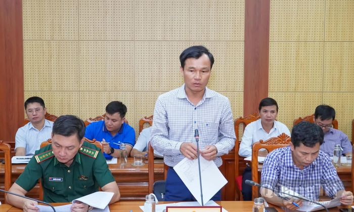 Đại diện Ban Chỉ đạo chống khai thác IUU tỉnh báo cáo tại buổi làm việc - Ảnh: N.H