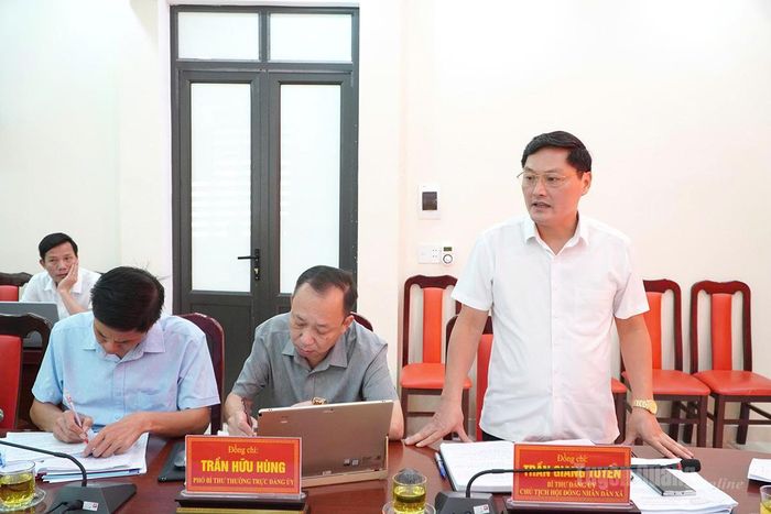 Lãnh đạo xã Hùng Lợi phát biểu tại buổi làm việc.