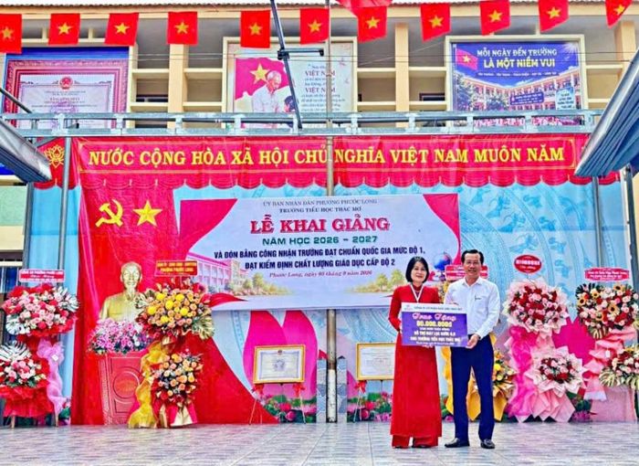Công ty Cổ phần Thủy điện Thác Mơ trao hỗ trợ tại Trường Tiểu học Thác Mơ, phường Phước Long,thành phố Đồng Nai.