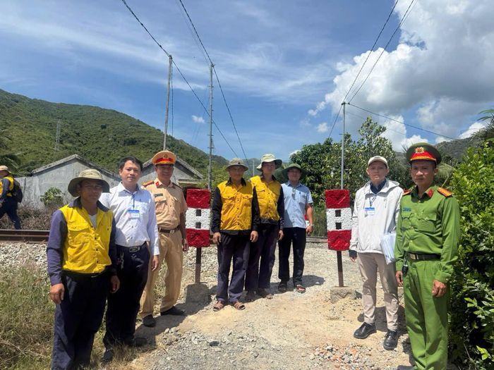 Đến nay, các lực lượng chức năng tỉnh Khánh Hòa đã phối hợp rào, xóa bỏ, thu hẹp 43 lối đi tự mở, góp phần giảm nguy cơ tai nạn tại những vị trí mất an toàn.