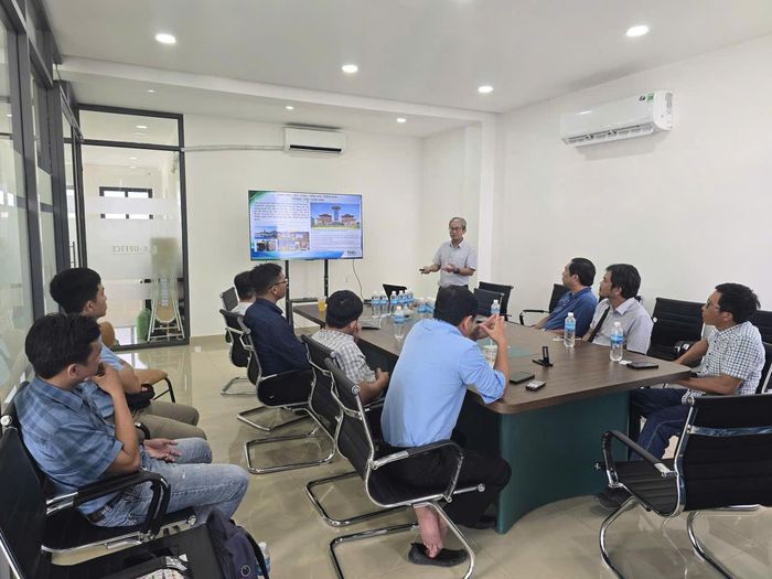 PGS.TS Phạm Anh Đức Giám đốc Viện Khoa học và Công nghệ Bách khoa Đà Nẵng (Trường Đại học Bách Khoa - Đại học Đà Nẵng) trao đổi về giải pháp chống thấm cho các tòa nhà, dự án. 