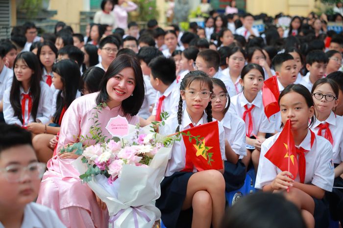 Học sinh Hà Nội tham gia các hoạt động học tập, rèn luyện thể chất và nghệ thuật trong năm học mới.