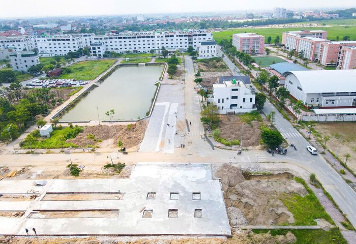 Đường bằng được xây dựng trên khu vực đất công và đường giao thông trong khu đô thị phía nam phường Thuận Thành.