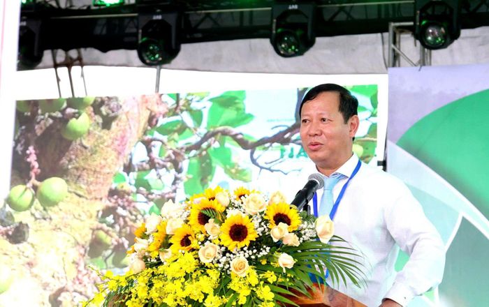 Ông Nguyễn Văn Hưng, Chủ tịch UBND phường Cẩm Thành phát biểu tại lễ 