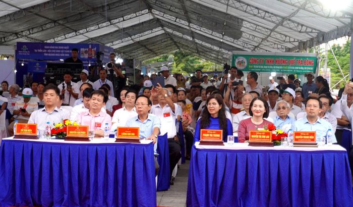 Các đại biểu dự khai mạc Triển lãm- Hội chợ sinh vật cảnh