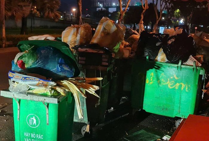 Tình trạng rác thải tồn lưu cho thấy áp lực ngày càng lớn đối với công tác quản lý môi trường.