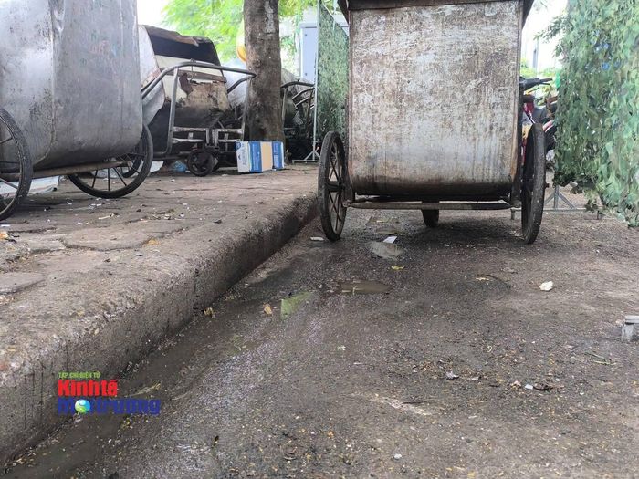Theo các chuyên gia, việc chỉ phun rửa qua loa sẽ chỉ làm hạn chế mùi hôi, về lâu dài phải có các giải pháp đồng bộ.