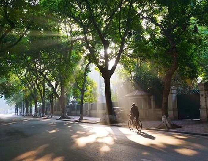 Khu vực Hà Nội ngày nắng, chiều tối và đêm có mưa rào và dông vài nơi. Ảnh minh họa
