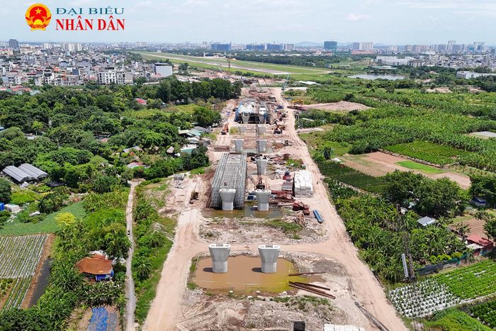 Theo kế hoạch dự kiến, hệ dầm và vòm giữa hai trụ TC3-TC4 sẽ được hoàn tất lắp đặt trước ngày 31/12/2026