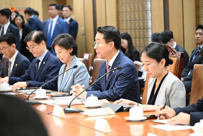 Chủ tịch Quốc hội Hàn Quốc Cho Jeong Sik phát biểu tại hội đàm