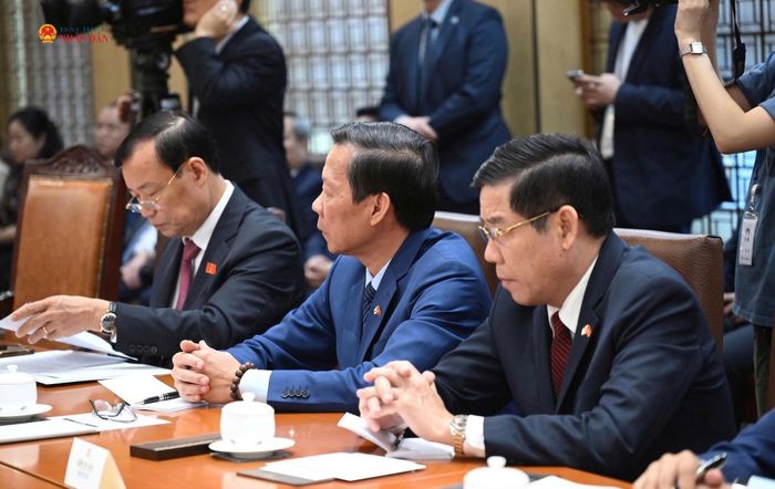 Các đại biểu Việt Nam tham dự hội đàm