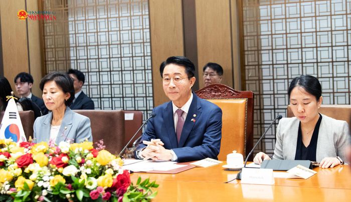 Chủ tịch Quốc hội Hàn Quốc Cho Jeong Sik phát biểu tại hội đàm