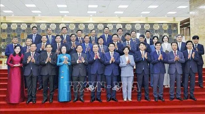 Chủ tịch Quốc hội Trần Thanh Mẫn, Chủ tịch Quốc hội Hàn Quốc Cho Jeong Sik với đại biểu. Ảnh: Doãn Tấn /TTXVN