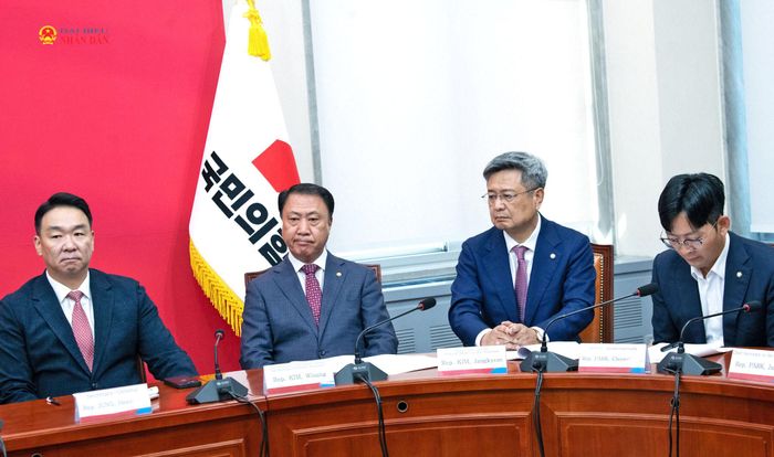 Các đại biểu Hàn Quốc dự cuộc tiếp